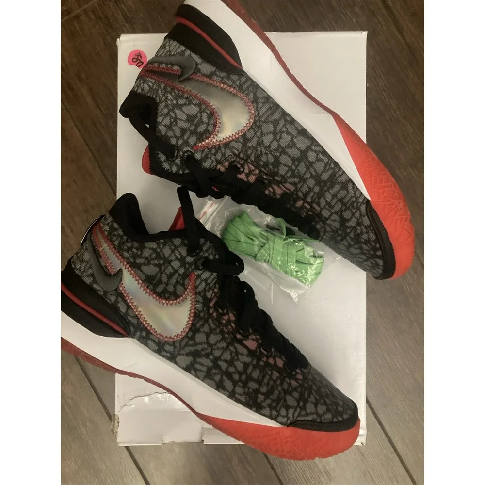 Brand New / DS Lebron Zoom NXXT Gen. Mens 8.5 / Womens 10. Extra Laces attached